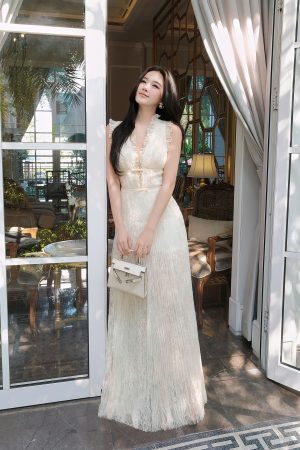 Đầm Maxi Ren Dập Ly Cổ V Sang Trọng – sự kiện, hẹn hò | Khiết KD596